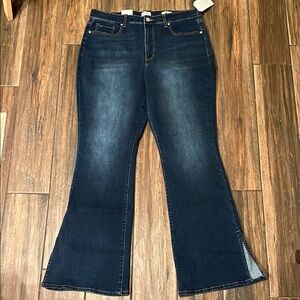 👖 NWT Wonderly brand women’s flare jeans